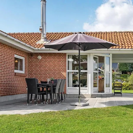 Beautiful In With Sauna, Wifi And 4 Bedrooms Semesterbostad