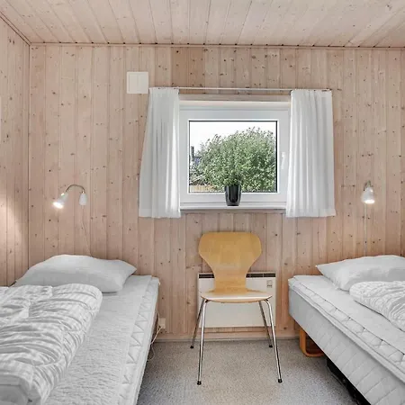 Beautiful In With Sauna, Wifi And 4 Bedrooms Semesterbostad *