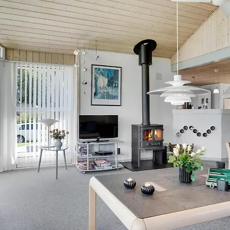 Beautiful In With Sauna, Wifi And 4 Bedrooms Semesterbostad *