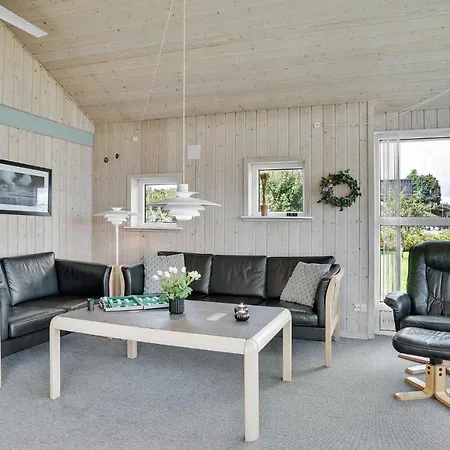 Beautiful In With Sauna, Wifi And 4 Bedrooms Semesterbostad